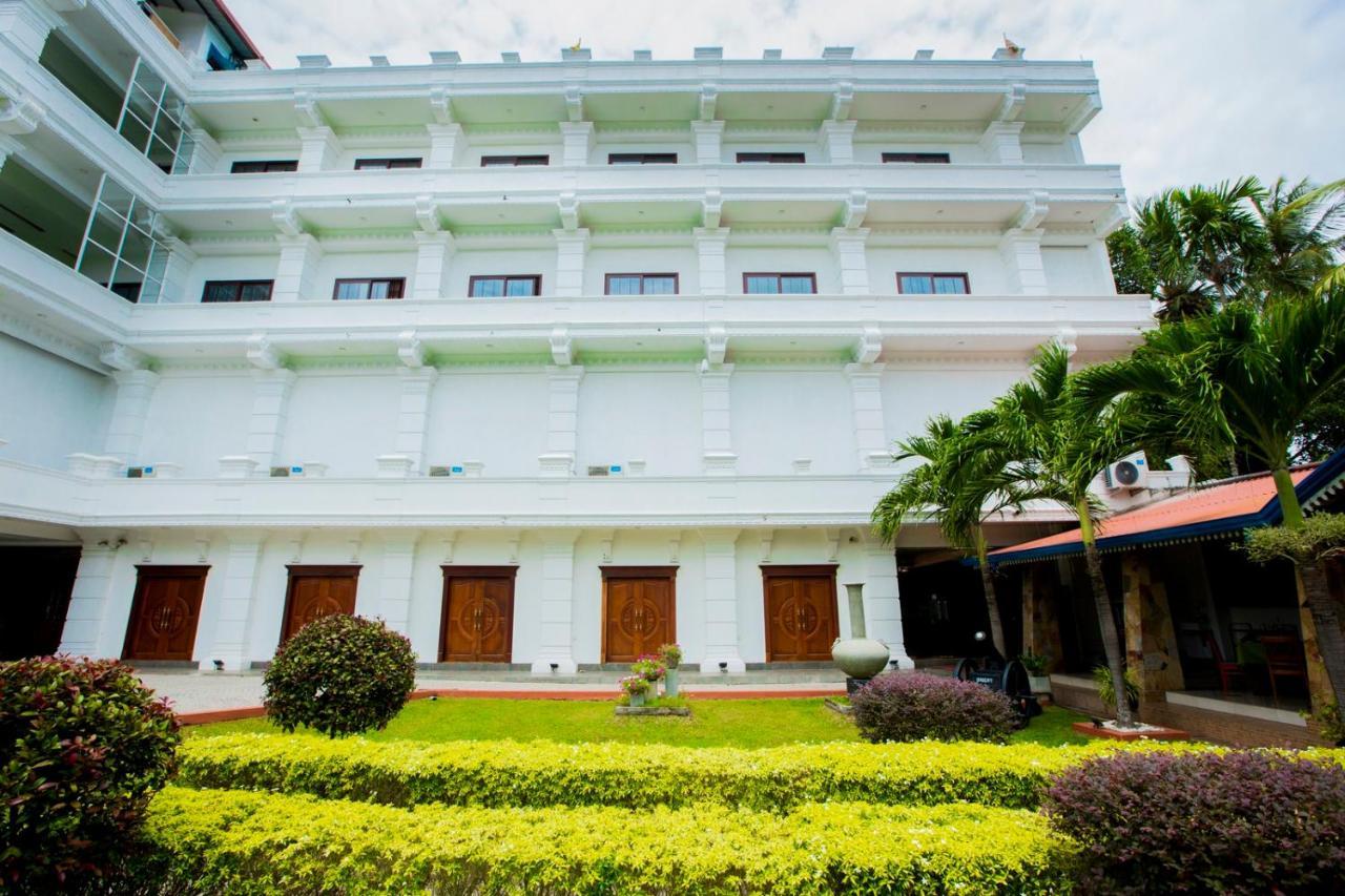 Euro Star Hotel Katunayaka Exterior foto