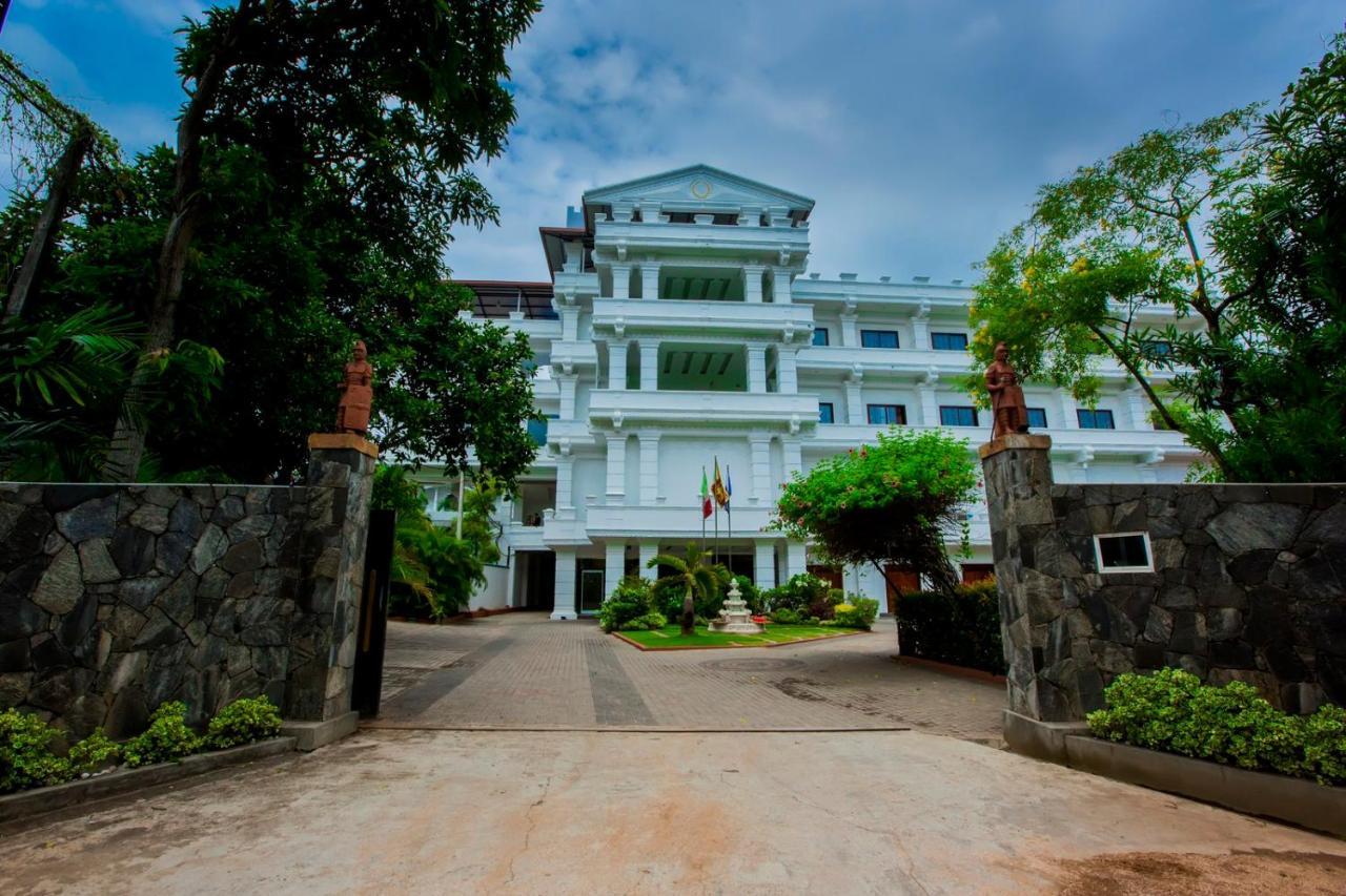 Euro Star Hotel Katunayaka Exterior foto